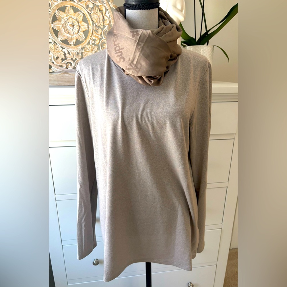 Banana Republic Longsleeve Size Large Gold / Sparkle EUC PTP 21”